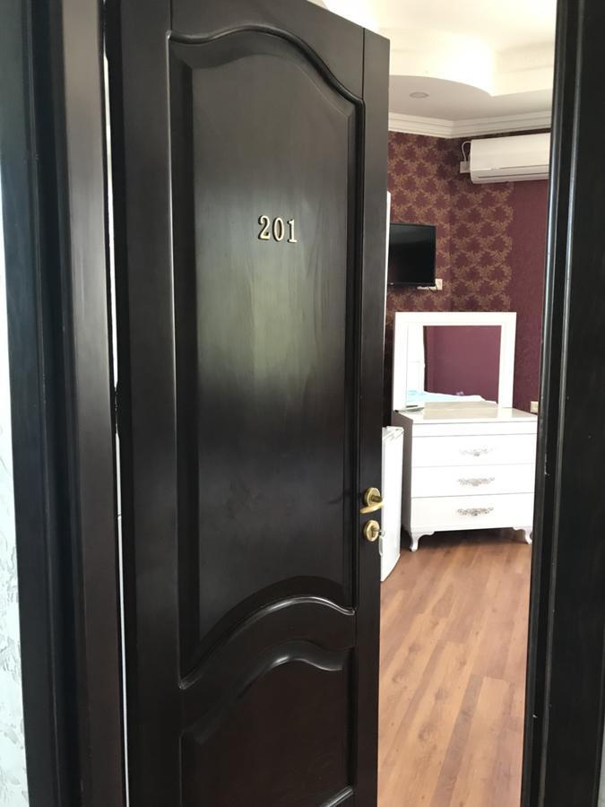 Nani'S Sweet Home Батуми Екстериор снимка